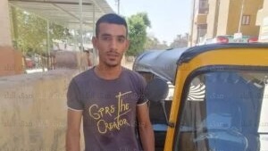 سائق توك توك يرد 5 آلاف جنيه ومصوغات فقدتها سيدة بسوهاج