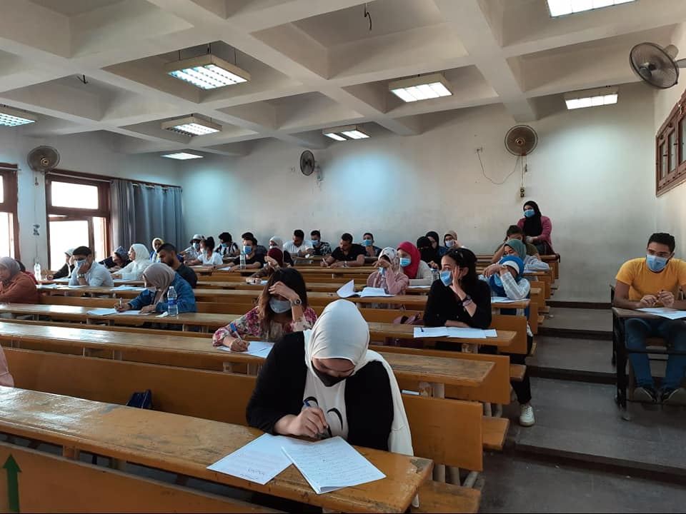طلاب جامعات 
