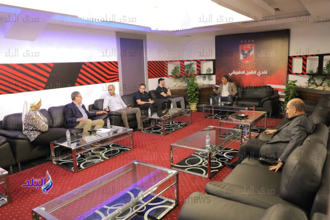 وفد الكاف يزور استاد الاهلي 