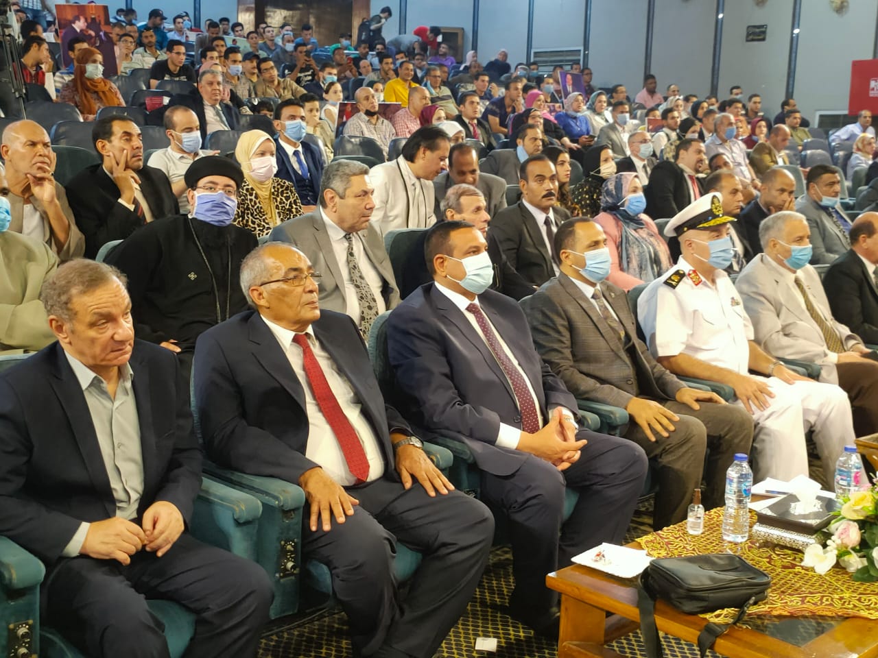 تكريم زوجة الشهيد شبراوى