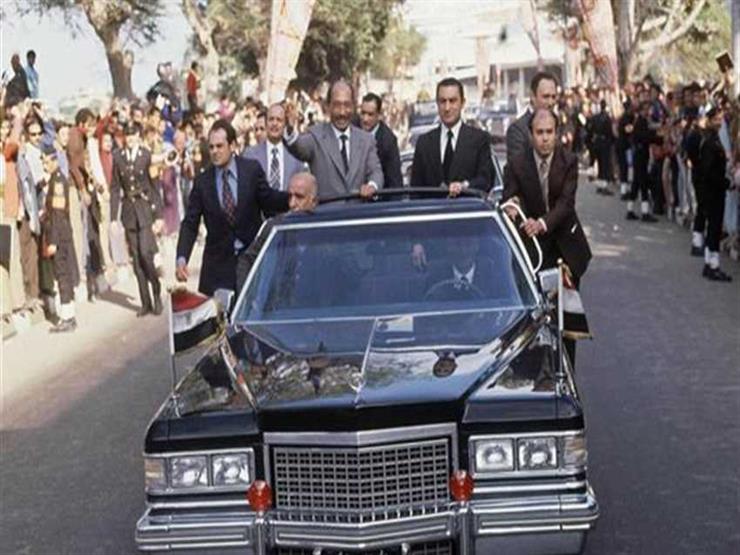  شاهد.. سيارة الرئيس السادات في ذكري نصر أكتوبر الـ47