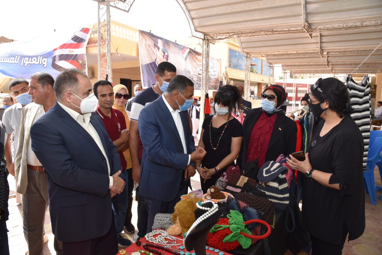 محافظ مطروح يفتتح المعرض الثامن للمشروعات الصغيرة 