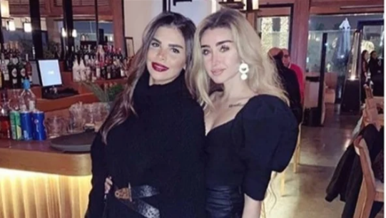 هنا الزاهد وزجة كريم فهمي