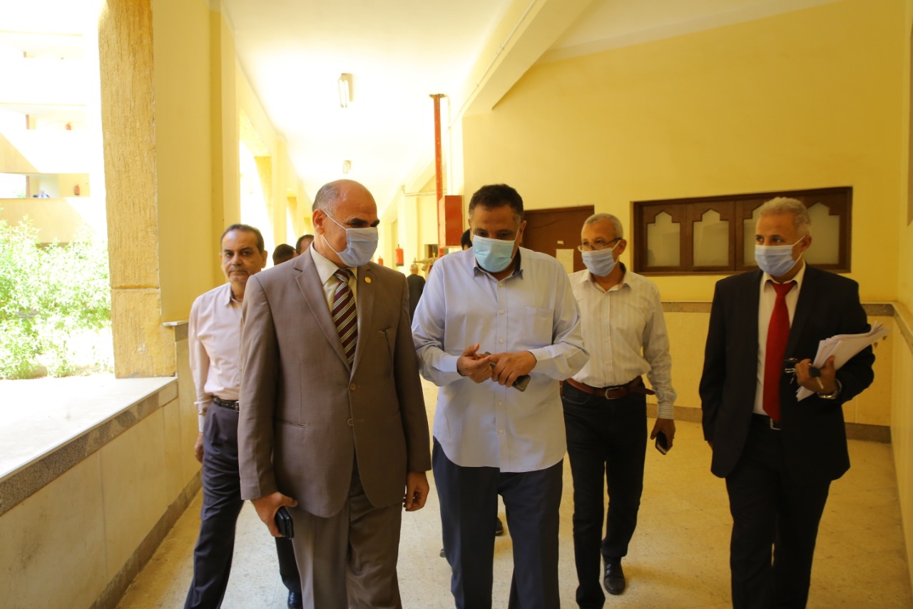 رئيس جامعة الأقصر 