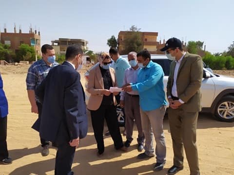 نائب محافظ الوادى الجديد تتابع إنشاءات طريق تنيدة- منفلوط  نائب محافظ الوادى الجديد تتابع إنشاءات طريق تنيدة- منفلوط