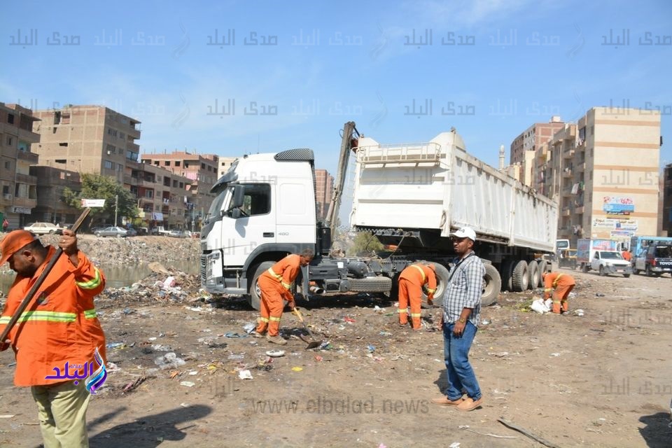 حملة مكبرة لإزالة تراكمات القمامة حملة مكبرة لإزالة تراكمات القمامة