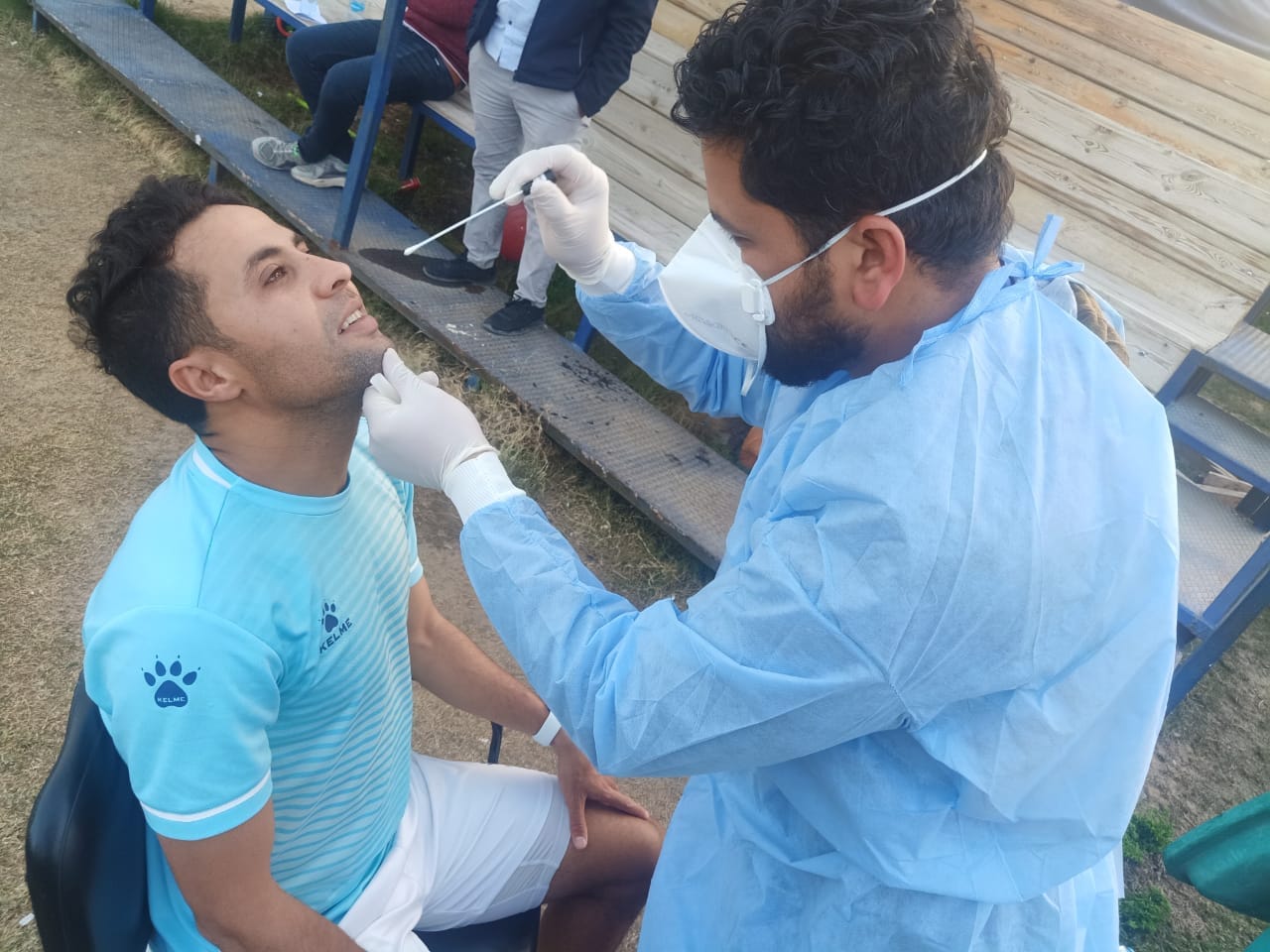 سيراميكا كليوباترا يجري مسحة طبية 