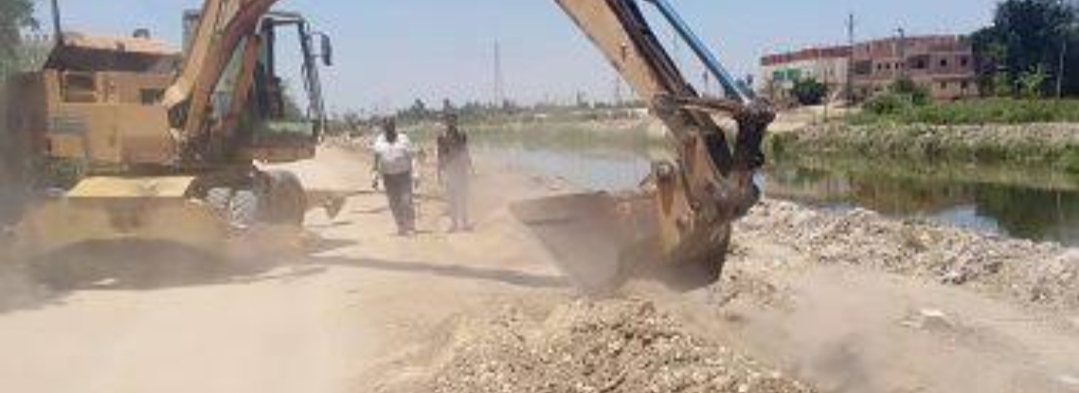 إزالة للتعديات المقامة على الترع