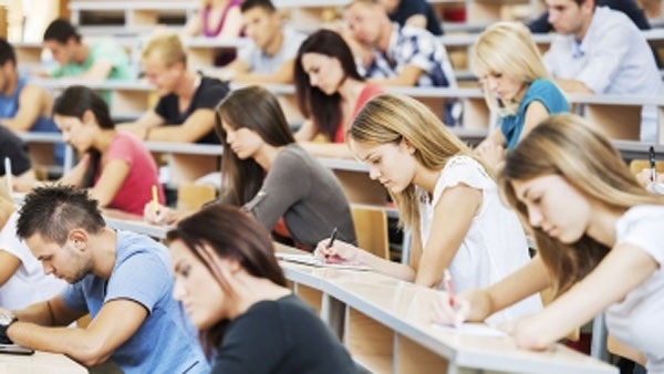 طلاب جامعات 