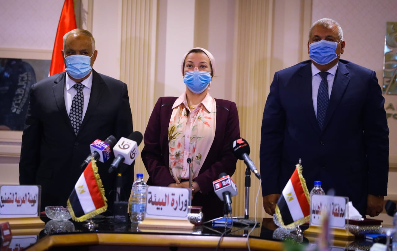 بروتوكول تعاون بين البيئة والعربية للتصنيع والوادي الجديد 