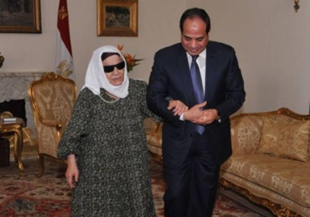 الرئيس السيسي والحاجة زينب 