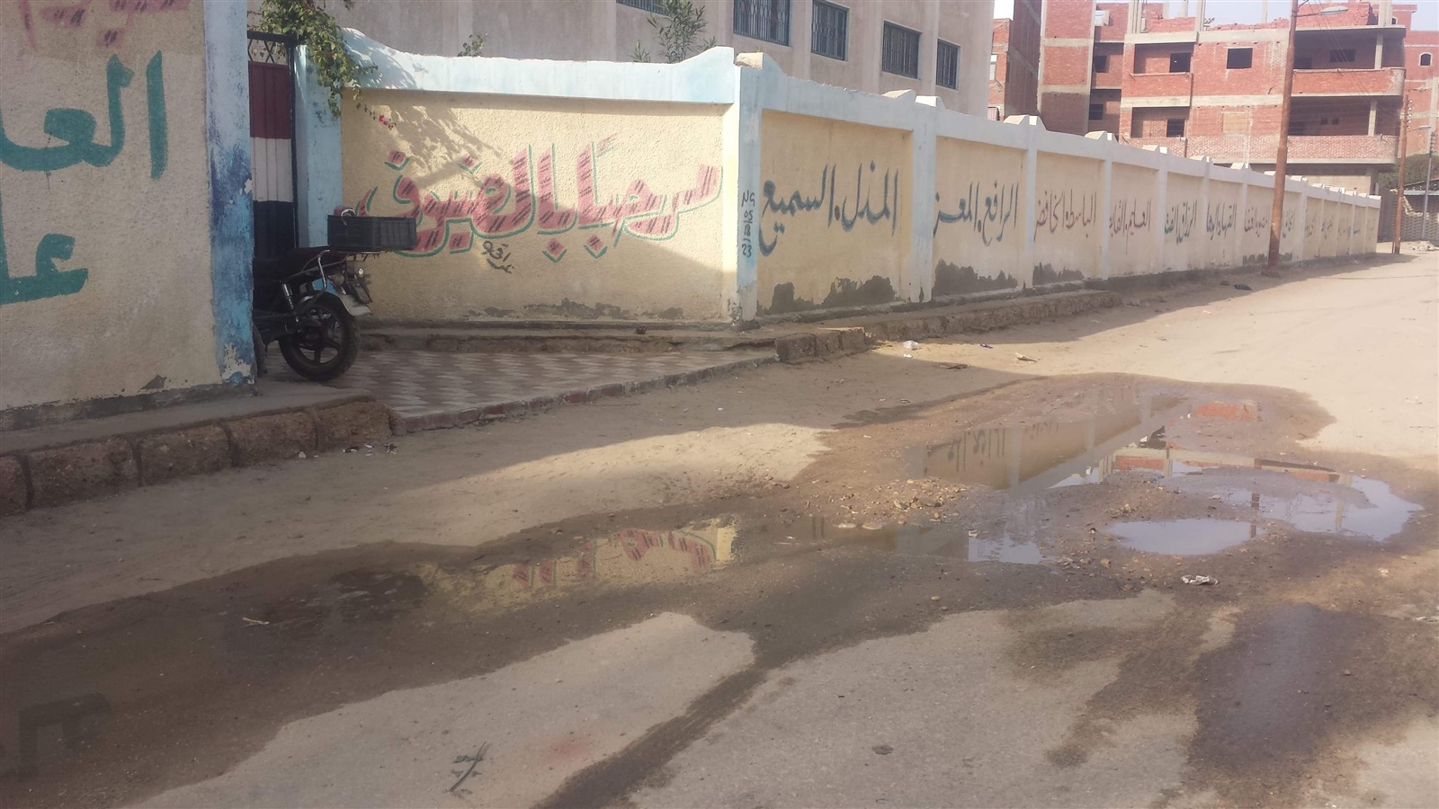 إنفجار ماسورة مياه أمام مدرسة ابتدائية بالإسماعيلية