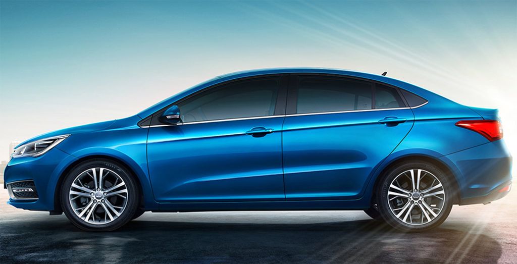 مقارنة بين لادا جرانتا و شيري اريزو 5 موديل 2021