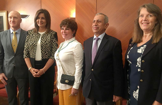 السفيرة نبيلة مكرم في حفل سابق للأكاديمية العربية