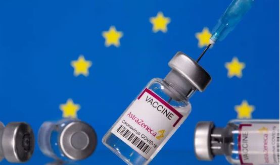 المفوضية الأوروبية تلوح بتشديد شروط تصدير لقاحات كورونا