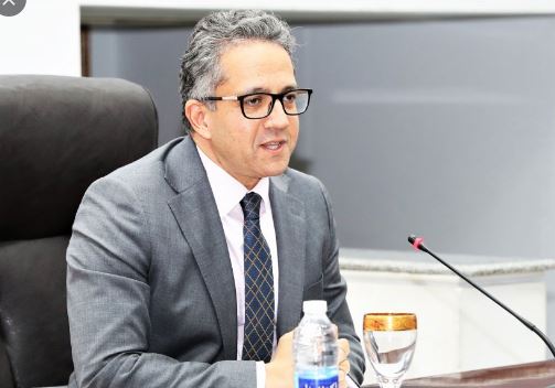 وزير السياحة والاثار 
