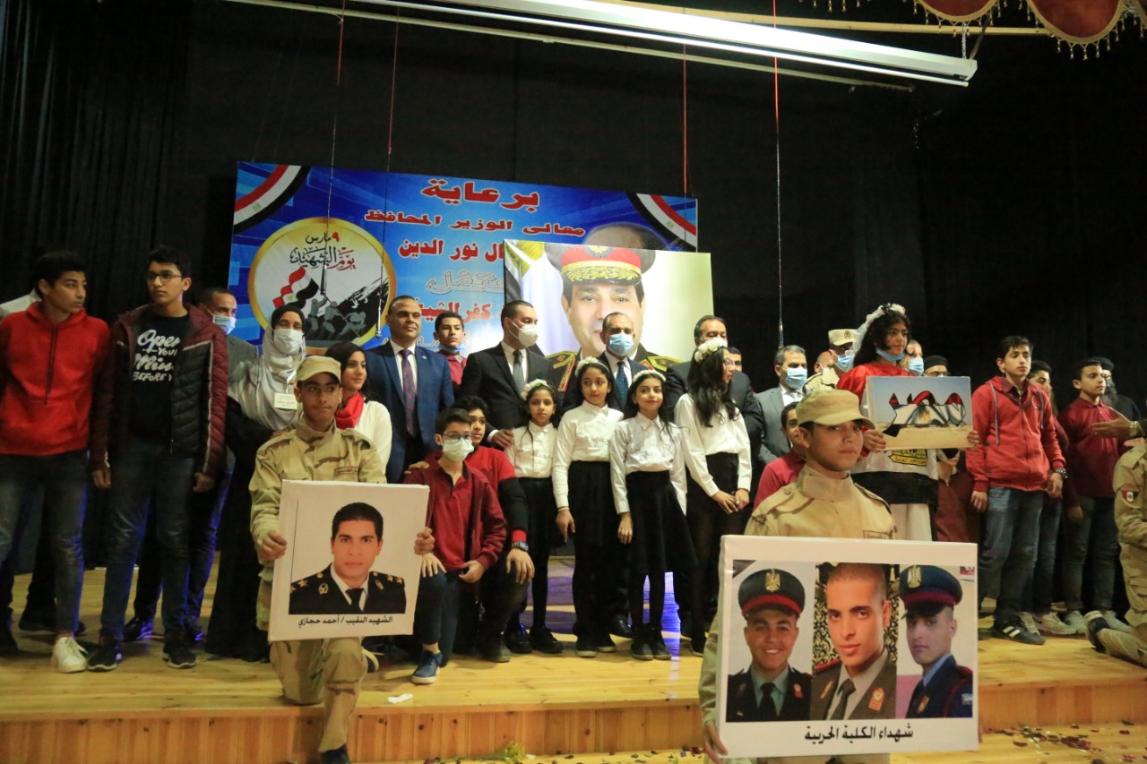 محافظ كفر الشيخ يكرم أسر الشهداء  محافظ كفر الشيخ يكرم أسر الشهداء