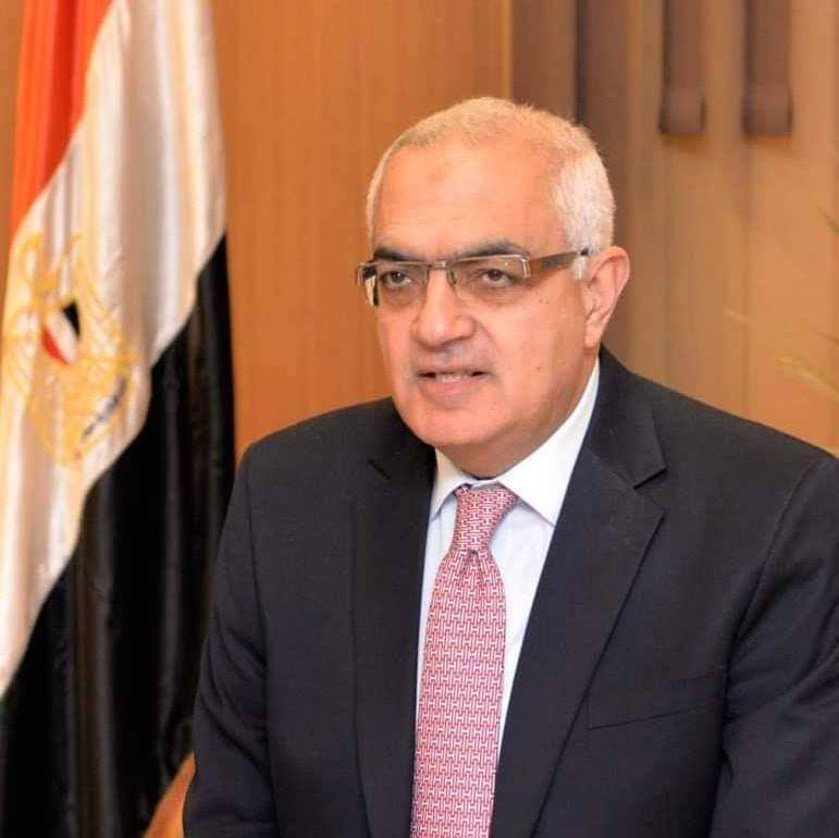 الدكتور اشرف عبد الباسط رئبس جامعة المنصورة
