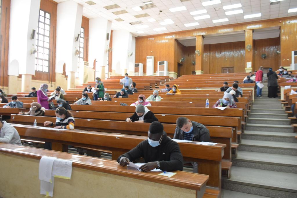 طلاب جامعة القاهرة 