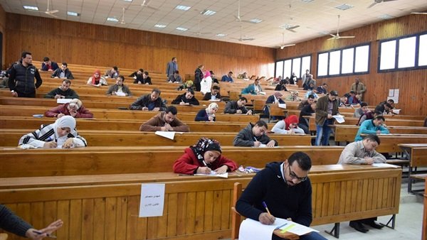 طلاب جامعات 