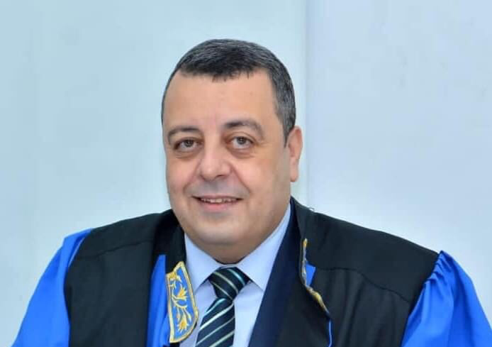 الدكتور محمد أنور عميد كلية التربية