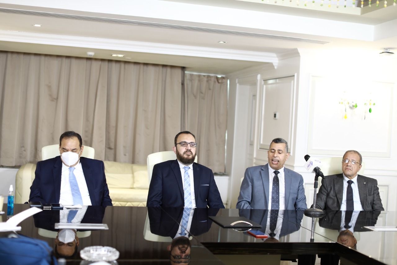 خبراء الضرائب فى ضيافة صدى البلد