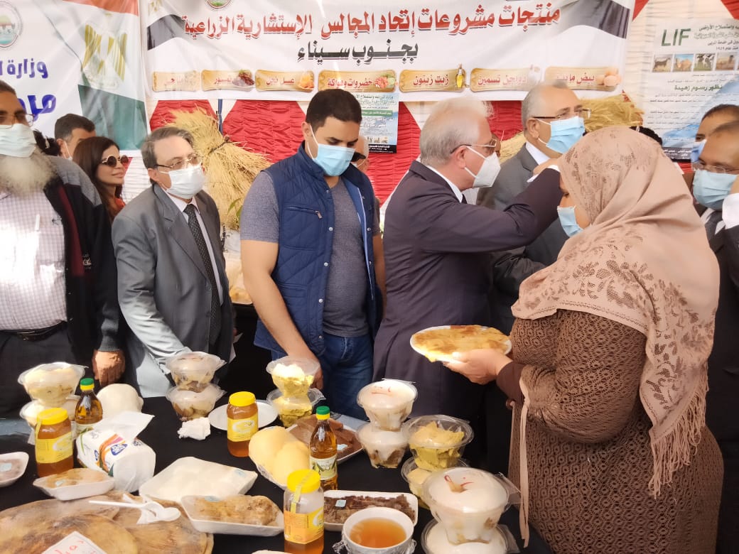 افتتاح معرض المنتجات الغذائية والمشغولات
