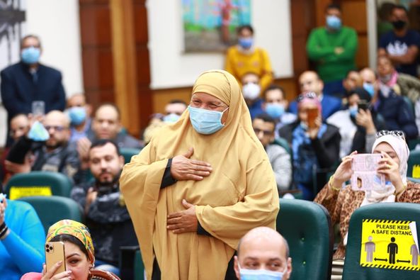 الفائزة بالمركز الأول في مسابقة الأم المثالية