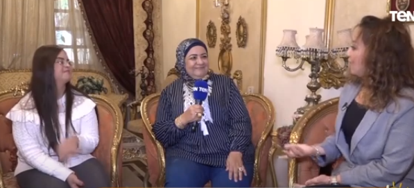السيدة سونيا وأبنتها هبة