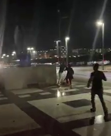 شاب يتحرش بفتاة 