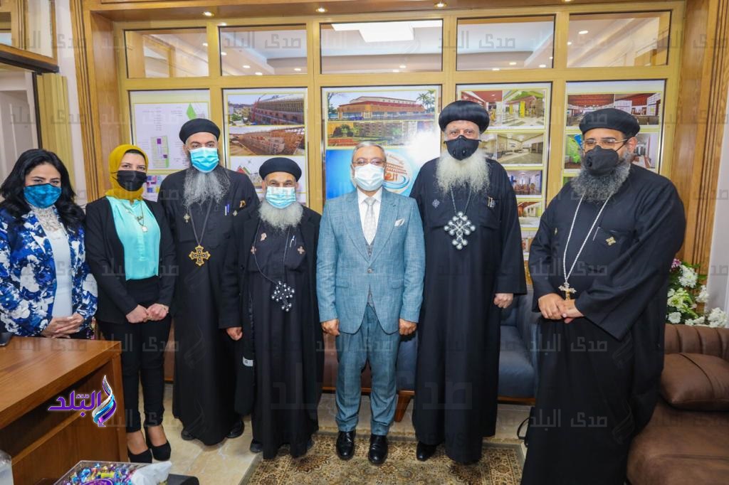 جانب من التوقيع