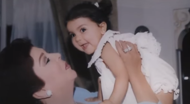 الراحلة رجاء الجداوي وابنتها 