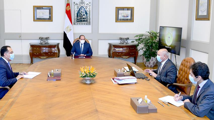 الرئيس السيسي مع رئيس الوزراء ووزير النقل الرئيس السيسي مع رئيس الوزراء ووزير النقل