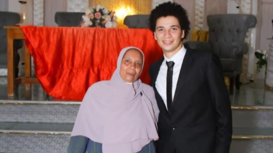 الام المكافحة وابنها