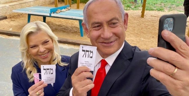 نتنياهو وزوجته يدلون بأصواتهم في انتخابات الكنيست الـ 24