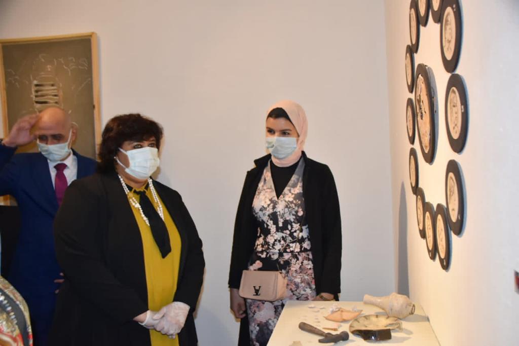 وزيرة الثقافة 