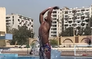 السباح 