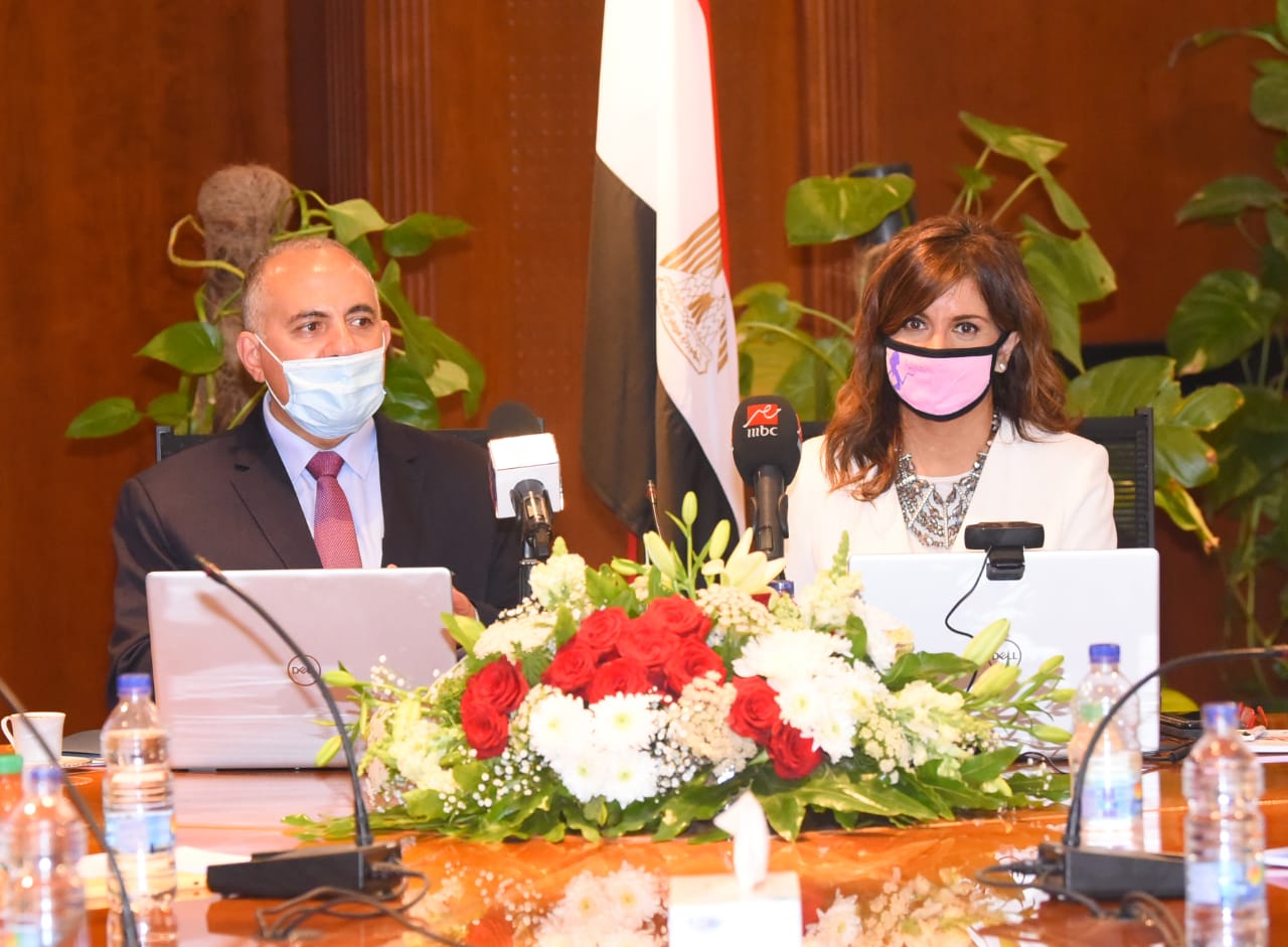 وزيرة الهجرة 