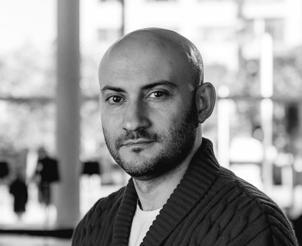 الناقد محمد نبيل 