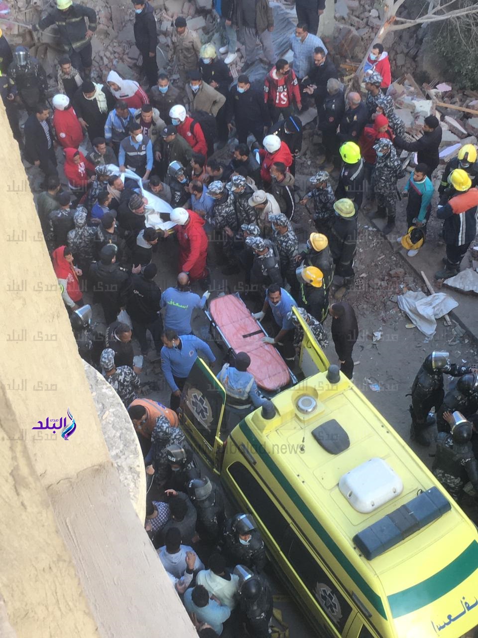 استخراج ضحايا عقار جسر السويس