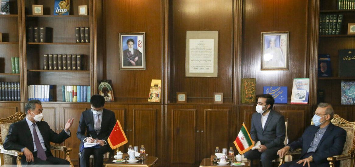 لاريجاني ووزير الخارجية الصيني