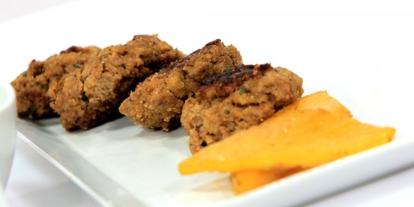 سفرتك من تونس .. طريقة عمل كفتة وسلطة مشوية