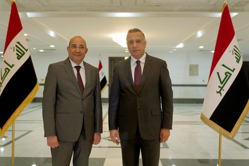 رئيس وزراء العراق والكاتب الصحفى علاء ثابت 