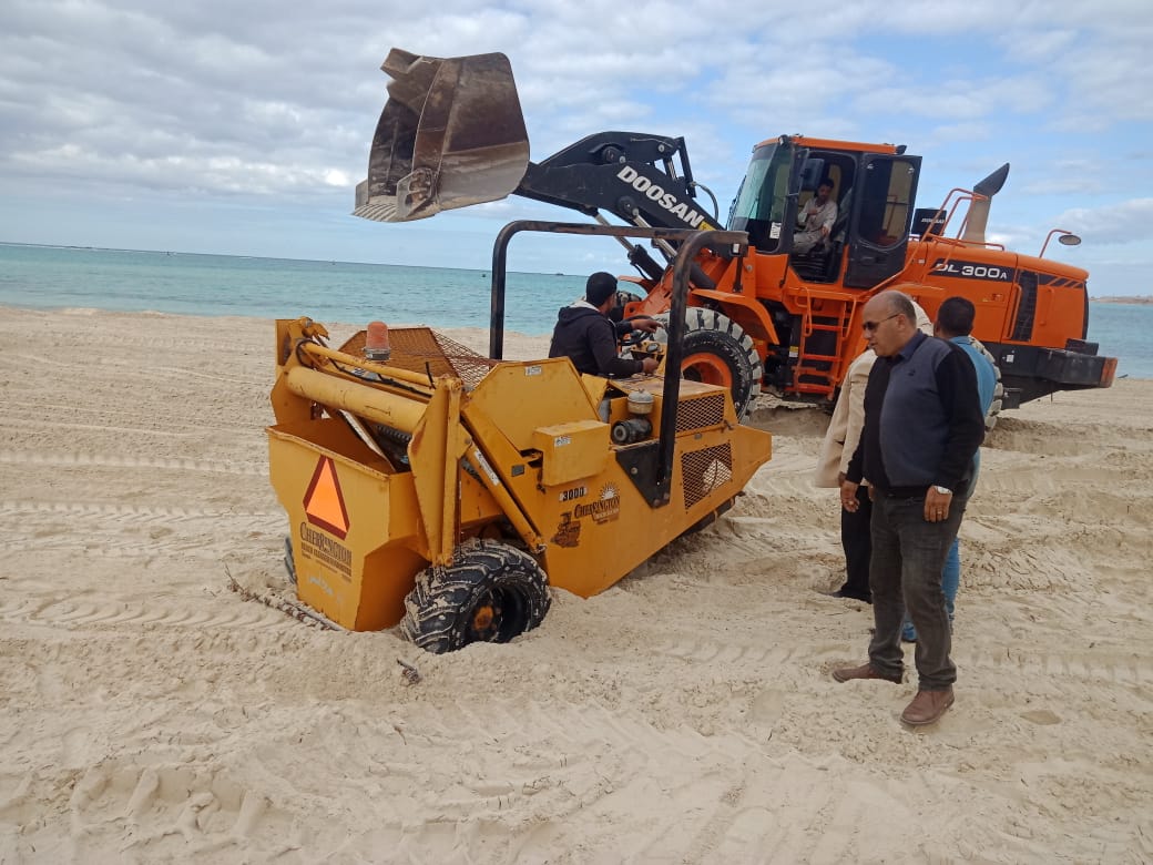 تسوية رمال الشواطئ 