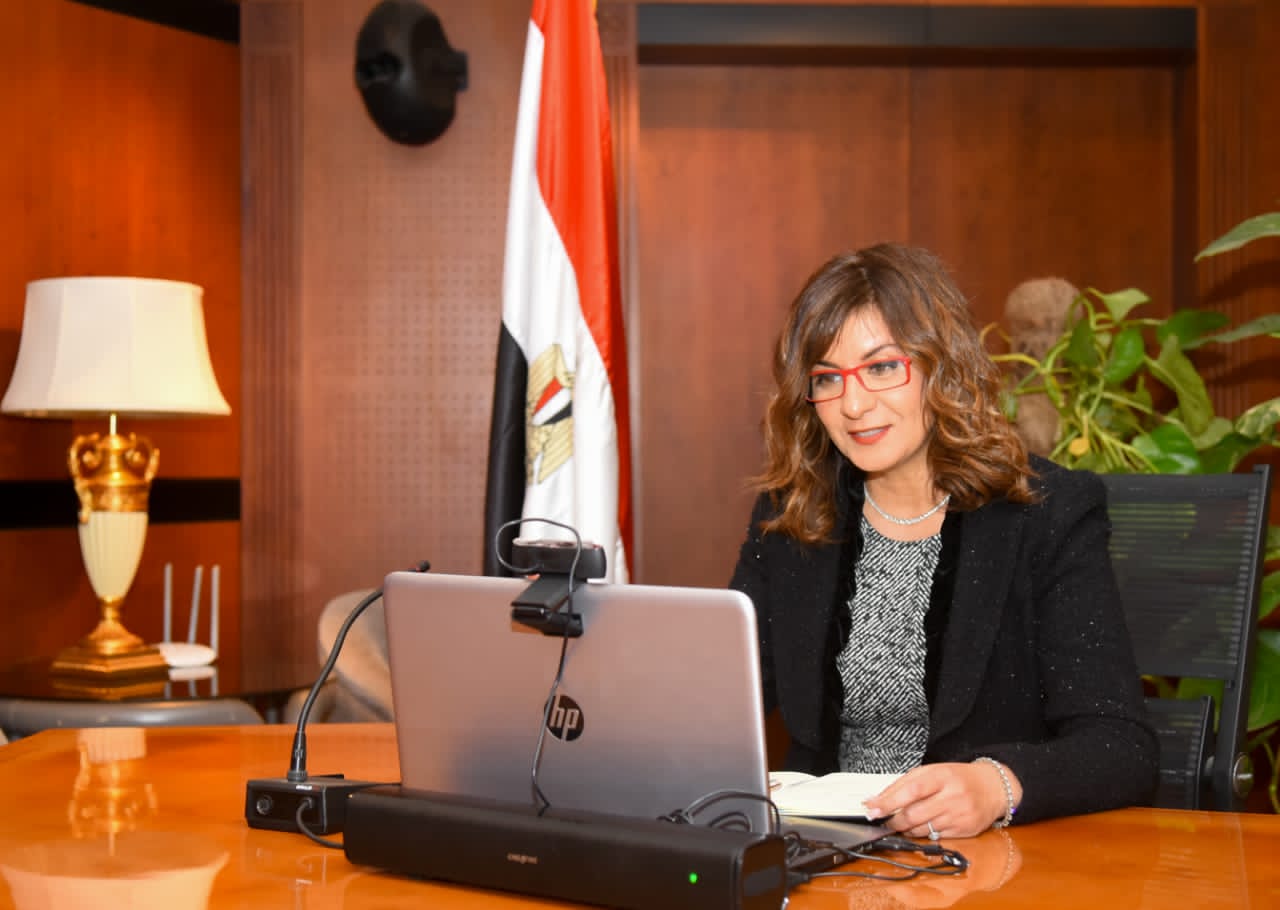 وزيرة الهجرة 