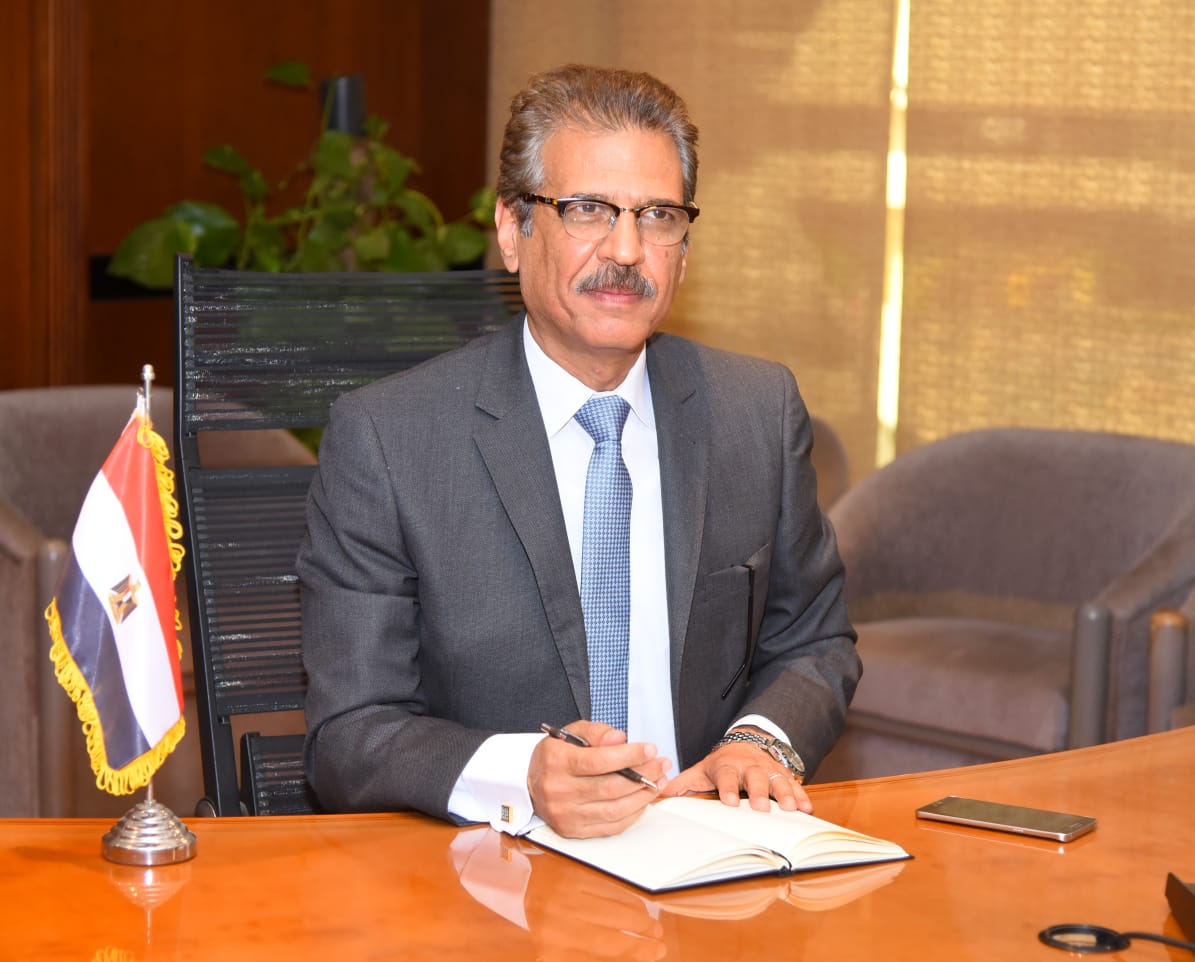 مساعد وزيرة الهجرة 