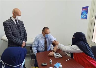 محافظ الشرقية يتلقى الجرعة الأولى من لقاح فيروس"كورونا