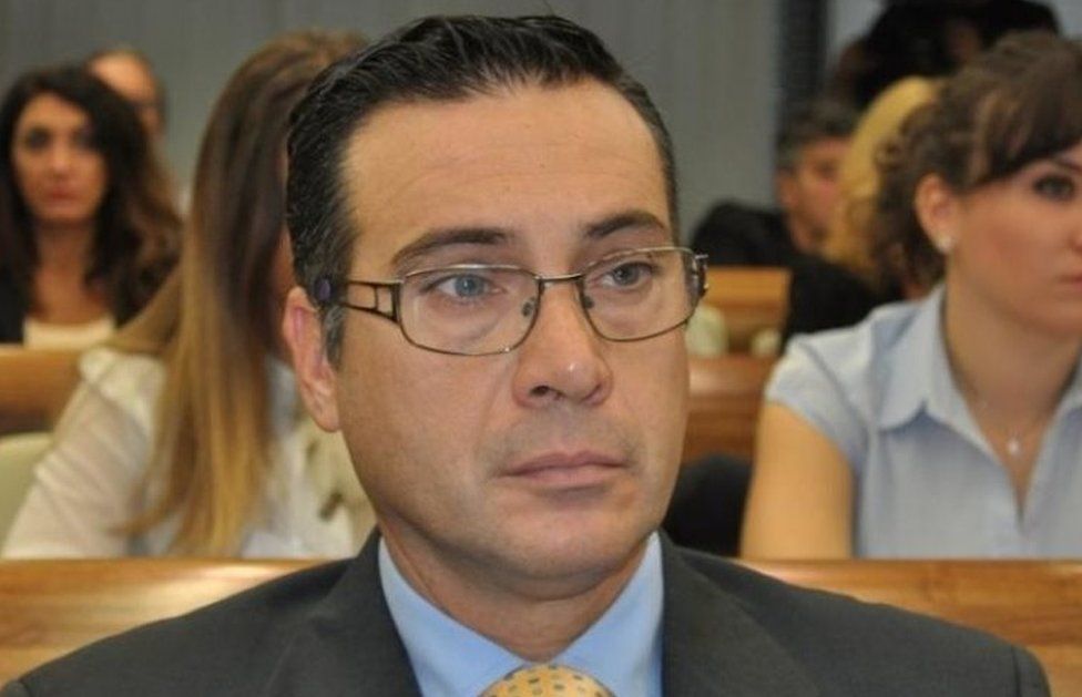 الجاسوس الإيطالي والتر بيوت