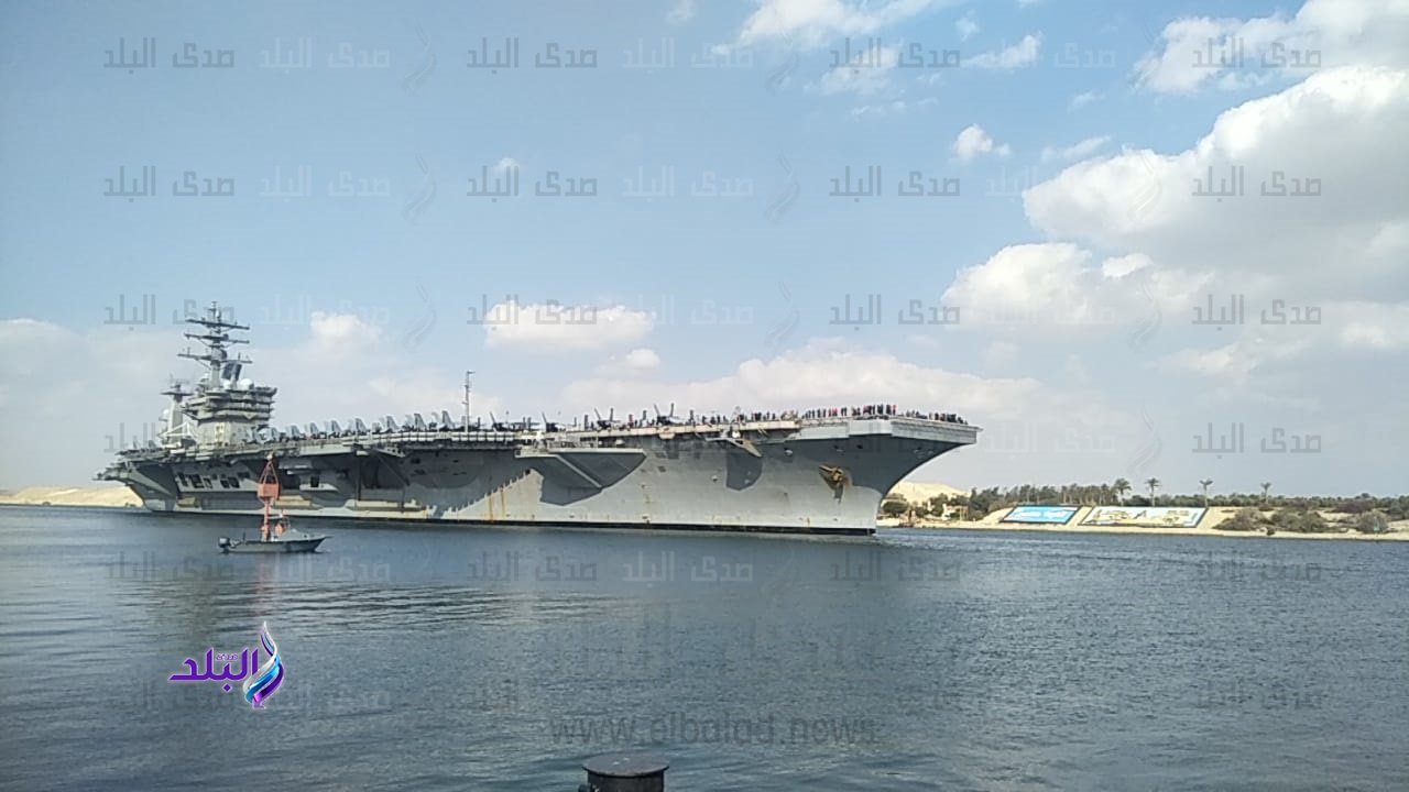 منها حاملة الطائرات الأمريكية.. 80 سفينة تعبر قناة السويس 