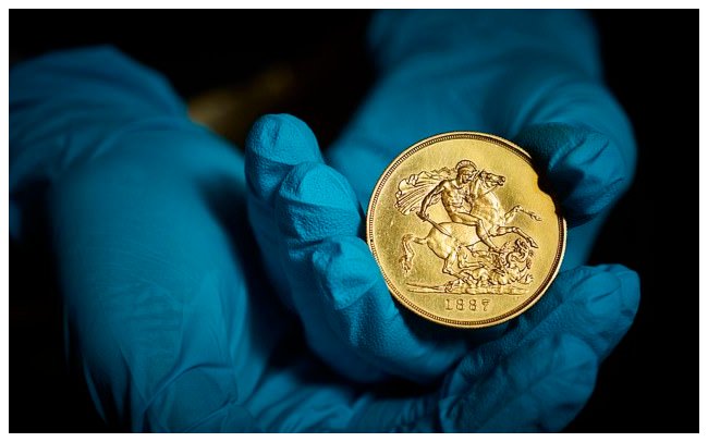 عمرها 134 عامًا.. عملة نادرة تباع بمبلغ يقارب مليون دولار عمرها 134 عامًا.. عملة نادرة تباع بمبلغ يقارب مليون دولار